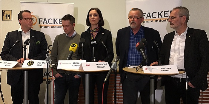 de fem fackförbunden inom industrin är nöjda med avtalet. Från vänster: Martin Linder, Unionen, Per-Olof Sjöö, GS, Ulrika Lindstrand, Sveriges Ingenjörer, Hans-Olof Nilsson, Livs och Anders Ferbe, IF Metall.